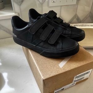 EUC Veja Recife in Solid Black, Women’s US 8.5 EUR 39